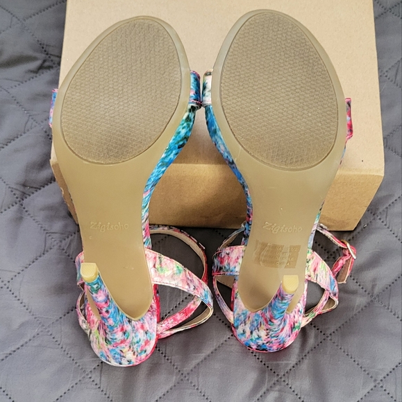 Stiletto Heels Zigi Soho size 7.5 Floral print with clear crystal gemstones - Picture 2 of 7